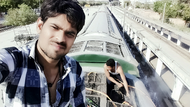 Gujarati Shayri by Prabhas Solnki : 111089575