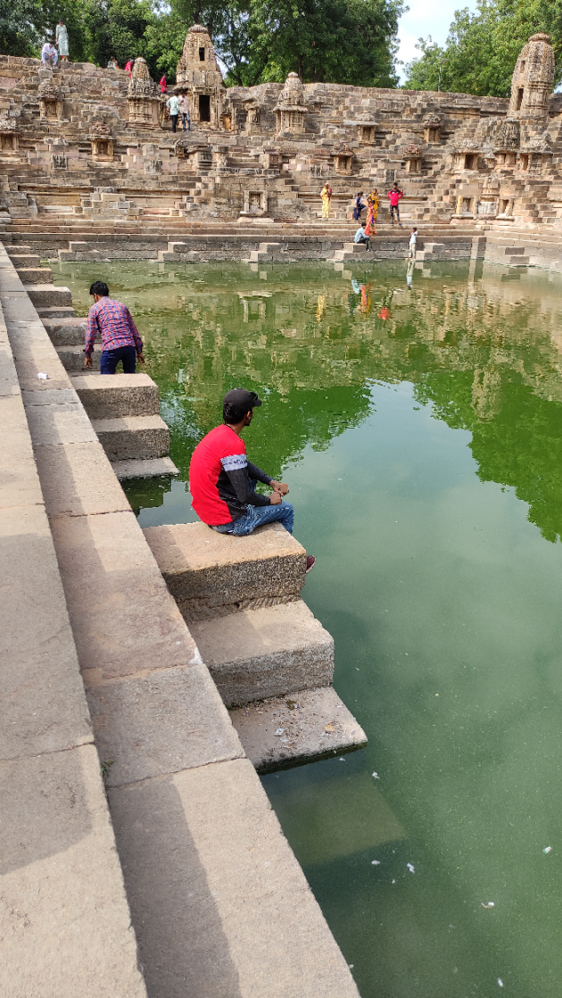 Hindi Blog by Harsh Parmar : 111744047