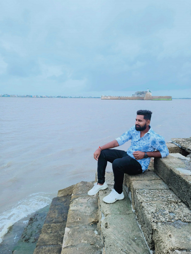 Hindi Poem by Kalpesh Ahir : 111979987